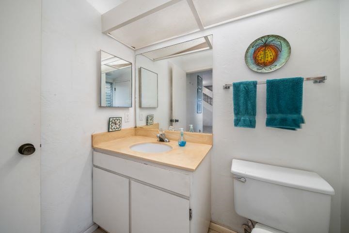 150 Puukolii Road, Unit 17 Lahaina, HI 96761 - Photo 21 of 40 a bathroom with a sink a vanity and a mirror