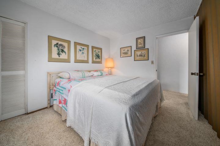 150 Puukolii Road, Unit 17 Lahaina, HI 96761 - Photo 26 of 40 a bedroom with a bed and a desk