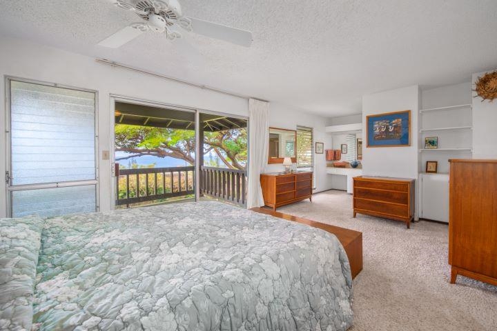 150 Puukolii Road, Unit 17 Lahaina, HI 96761 - Photo 37 of 40 a spacious bedroom with a bed and a large window