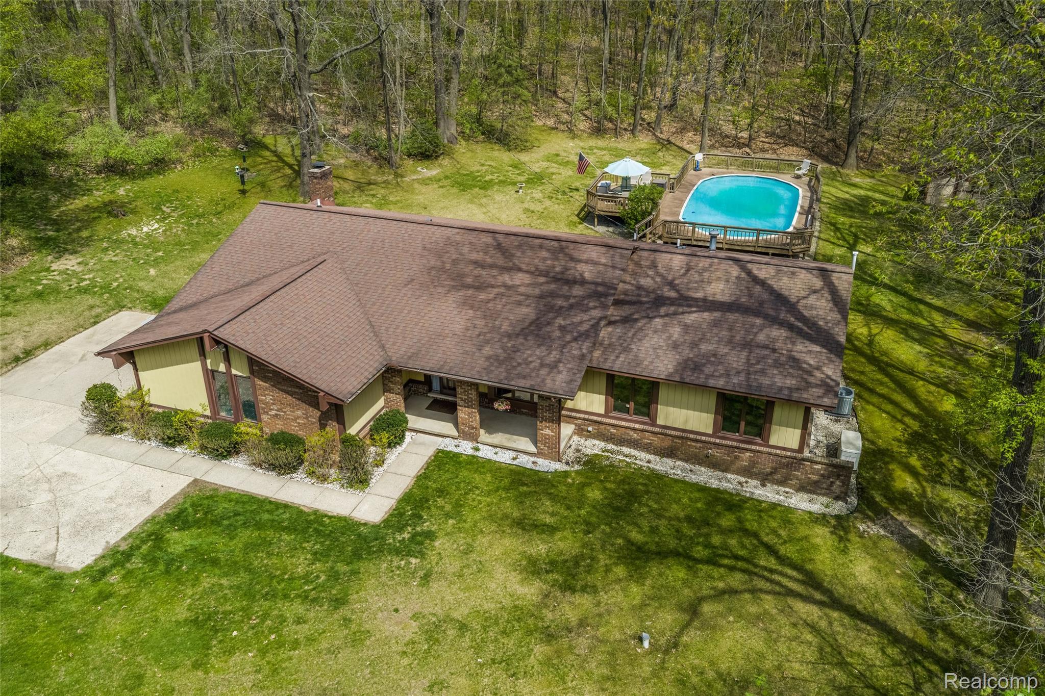 9730 Gibbs Road Clarkston, MI 48348 - Photo 1 of 39 9730 Gibbs Rd 0033 (1).jpg