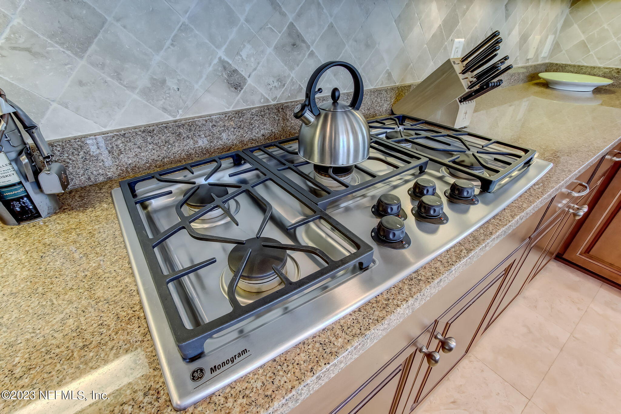 2358 Riverside Avenue, Unit 406 Jacksonville, FL 32204 - Photo 17 of 54 a close view of stove