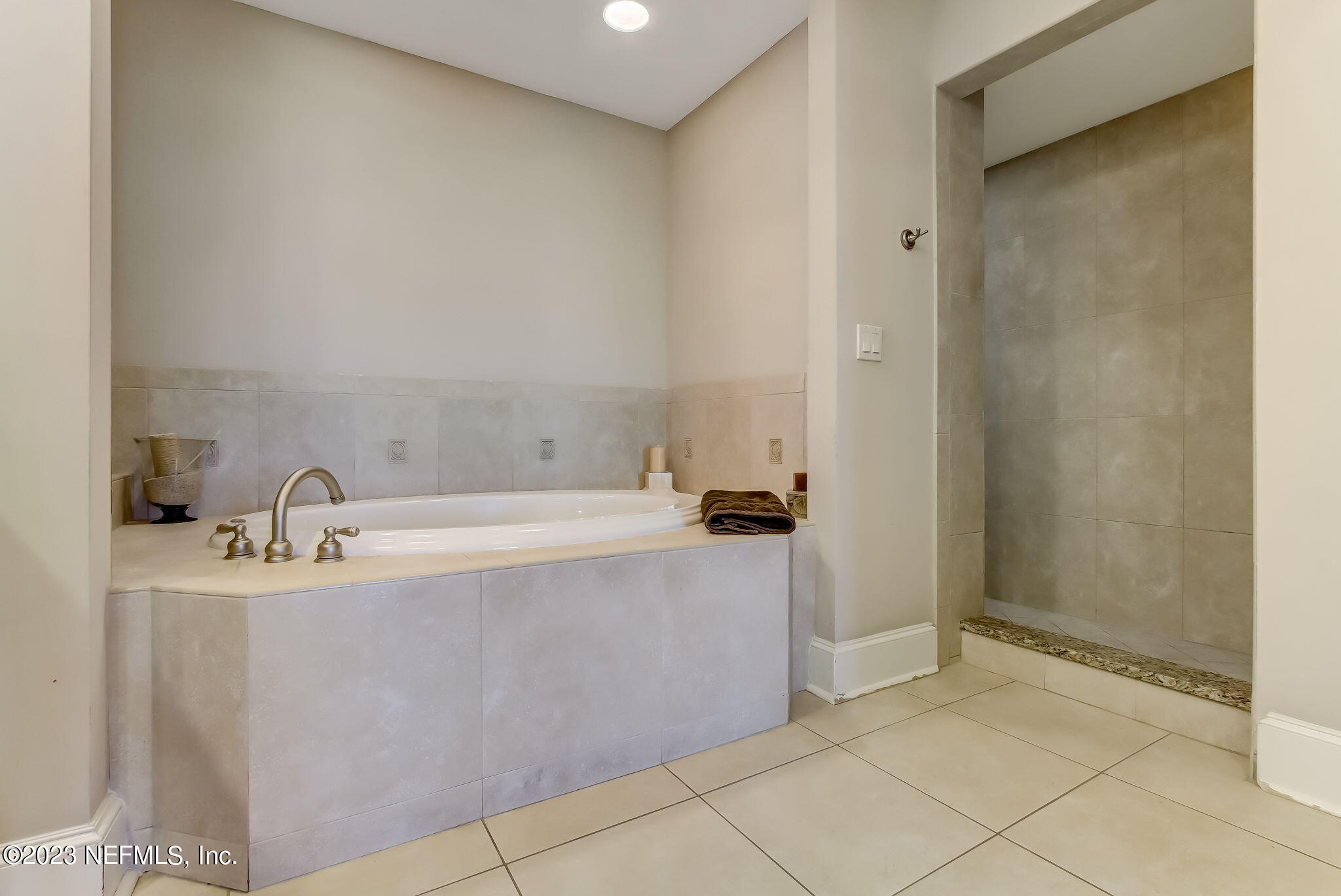2358 Riverside Avenue, Unit 406 Jacksonville, FL 32204 - Photo 25 of 54 VillaRiva 406 Tub w/ Separate Shower
