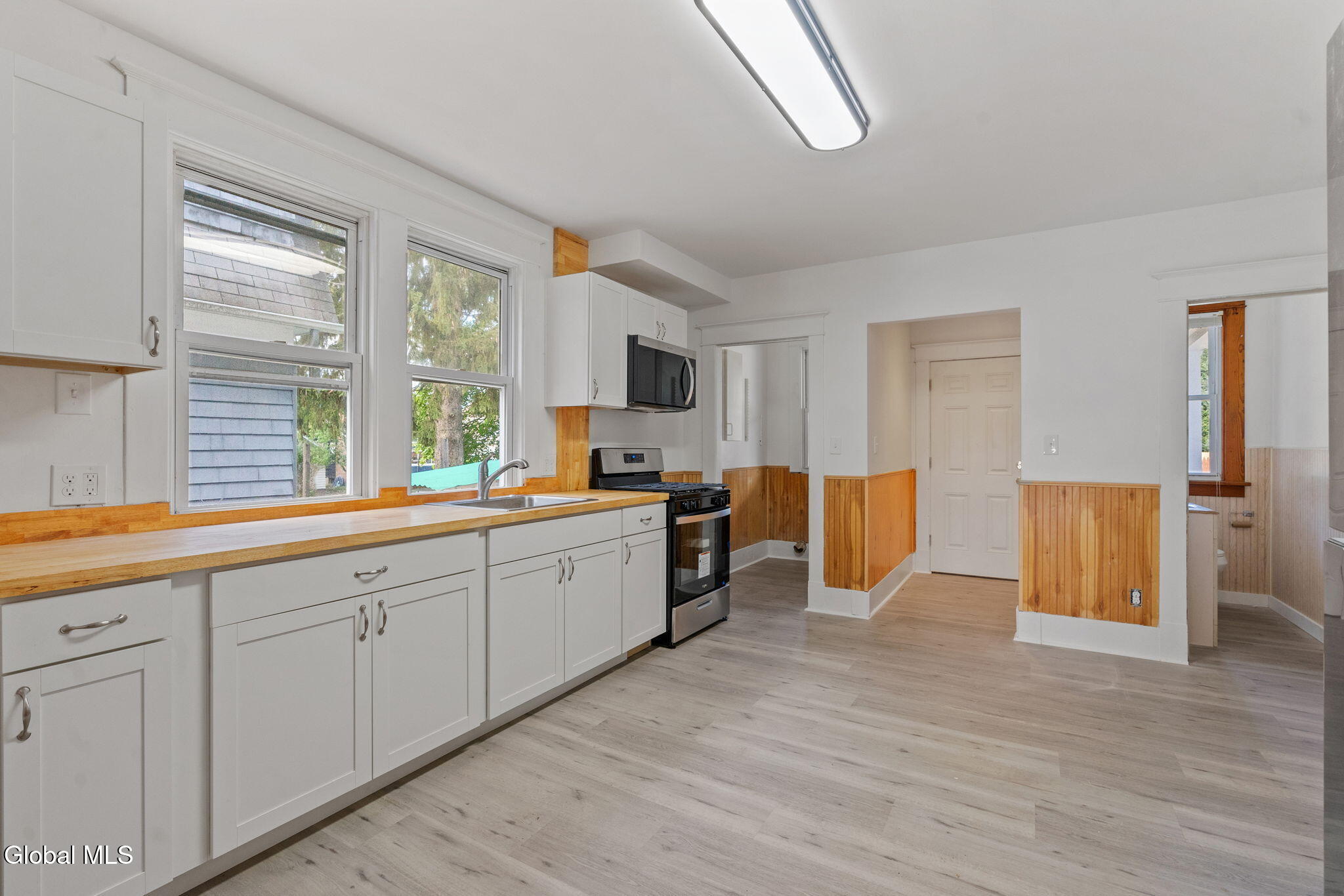 41 109th Street Troy, NY 12182 - Photo 5 of 38 35