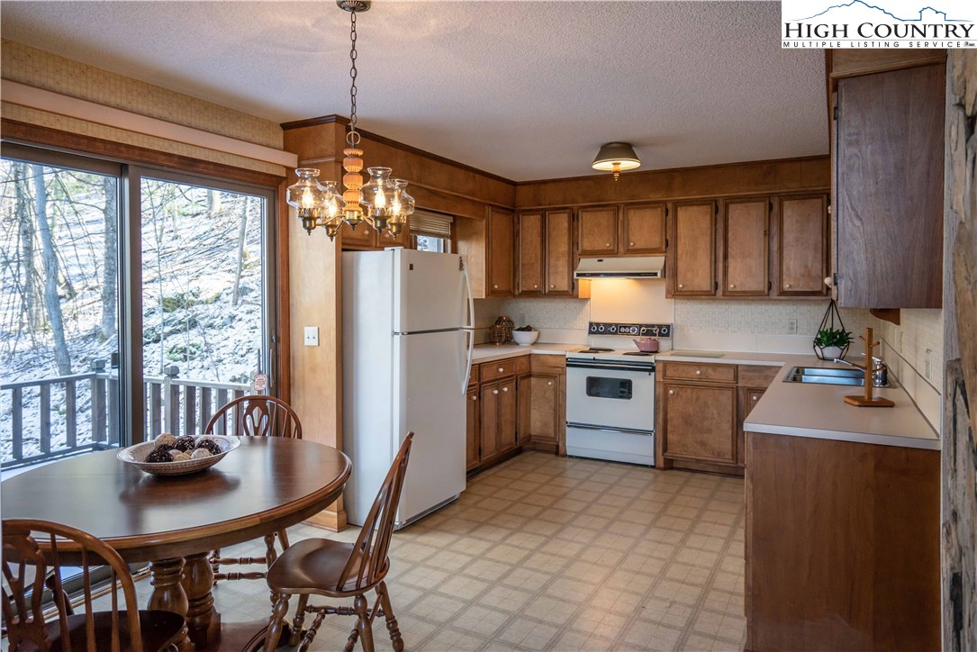 562 Silverleaf Road Zionville, NC 28698 - Photo 8 of 19 Gallery Image 8