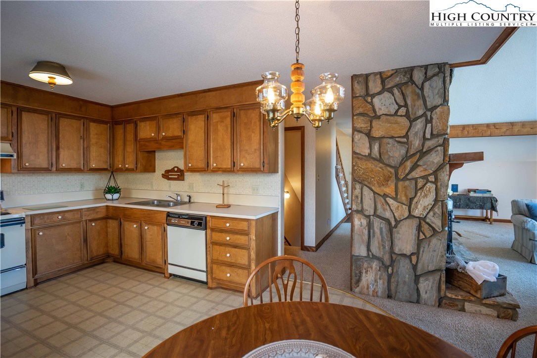 562 Silverleaf Road Zionville, NC 28698 - Photo 9 of 19 Gallery Image 9