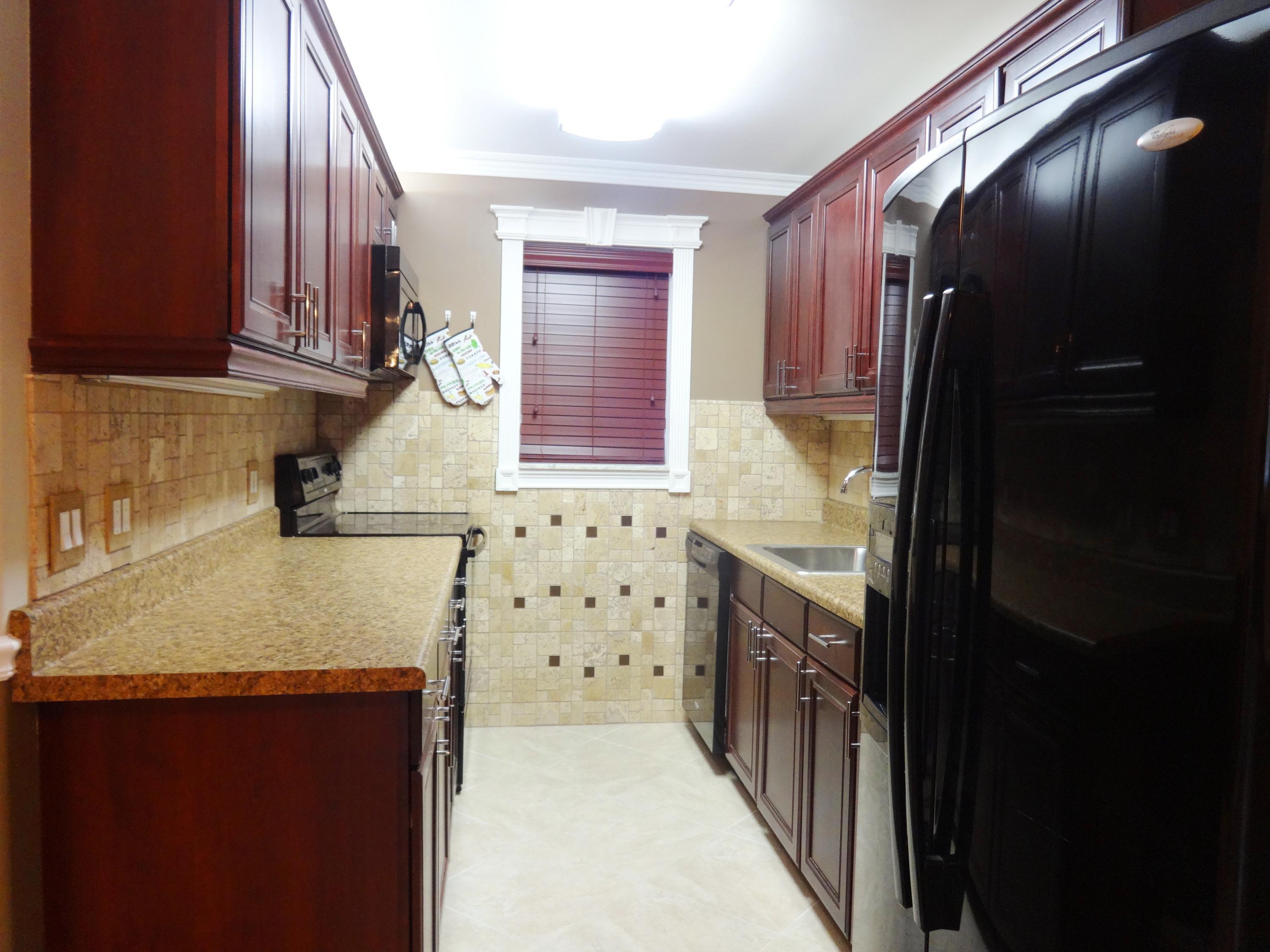 550 Southwest 2nd Avenue, Unit 129 Boca Raton, FL 33432 - Photo 3 of 23 Gorgeous kitchen!