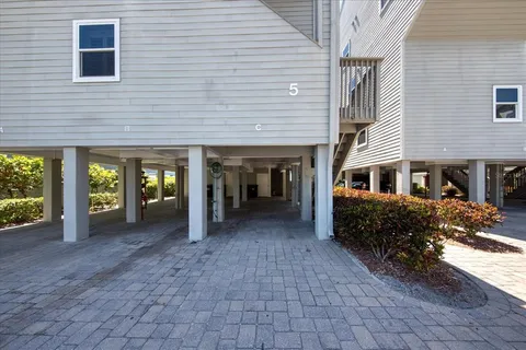 a view of a house with backyard and porch