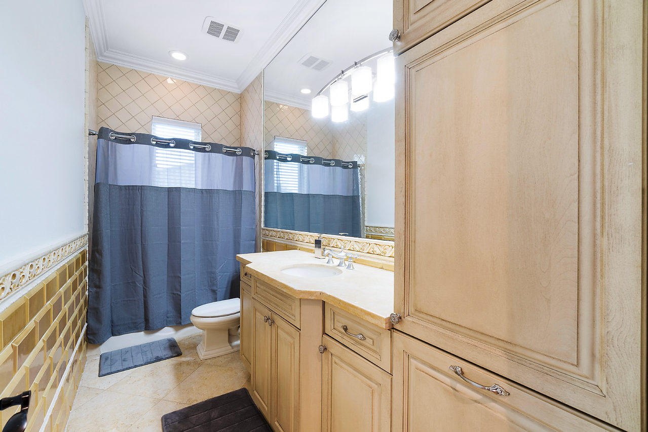 7663 Fenwick Place Boca Raton, FL 33496 - Photo 29 of 49 Upstairs Bath #2