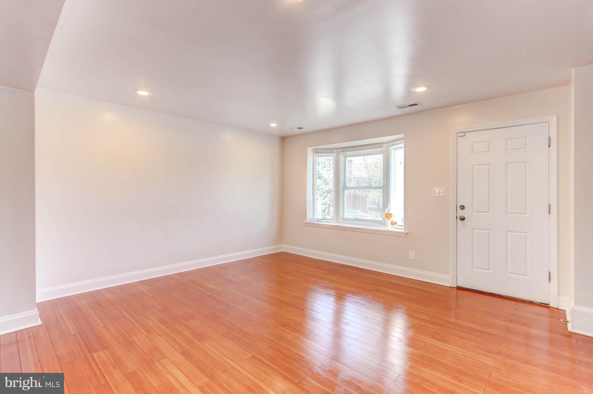5708 Maplehill Road Baltimore, MD 21239 - Photo 27 of 29 Living Room