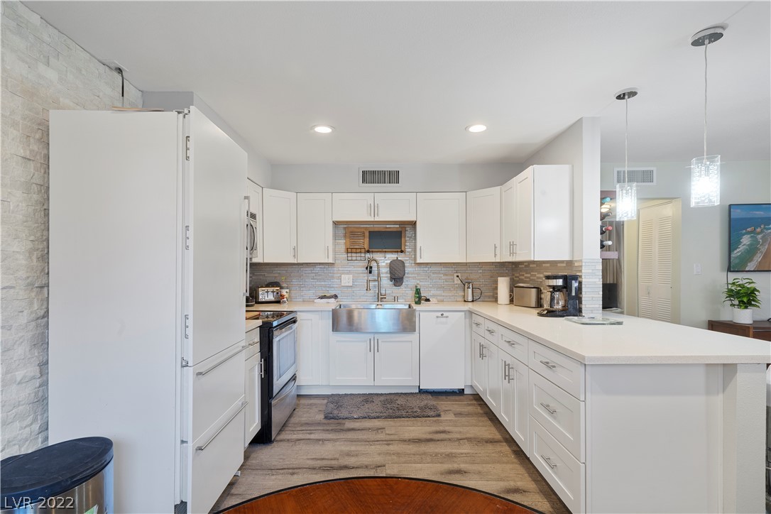 350 East Desert Inn Road, Unit H109 Las Vegas, NV 89109 - Photo 5 of 12 Gallery Image 5