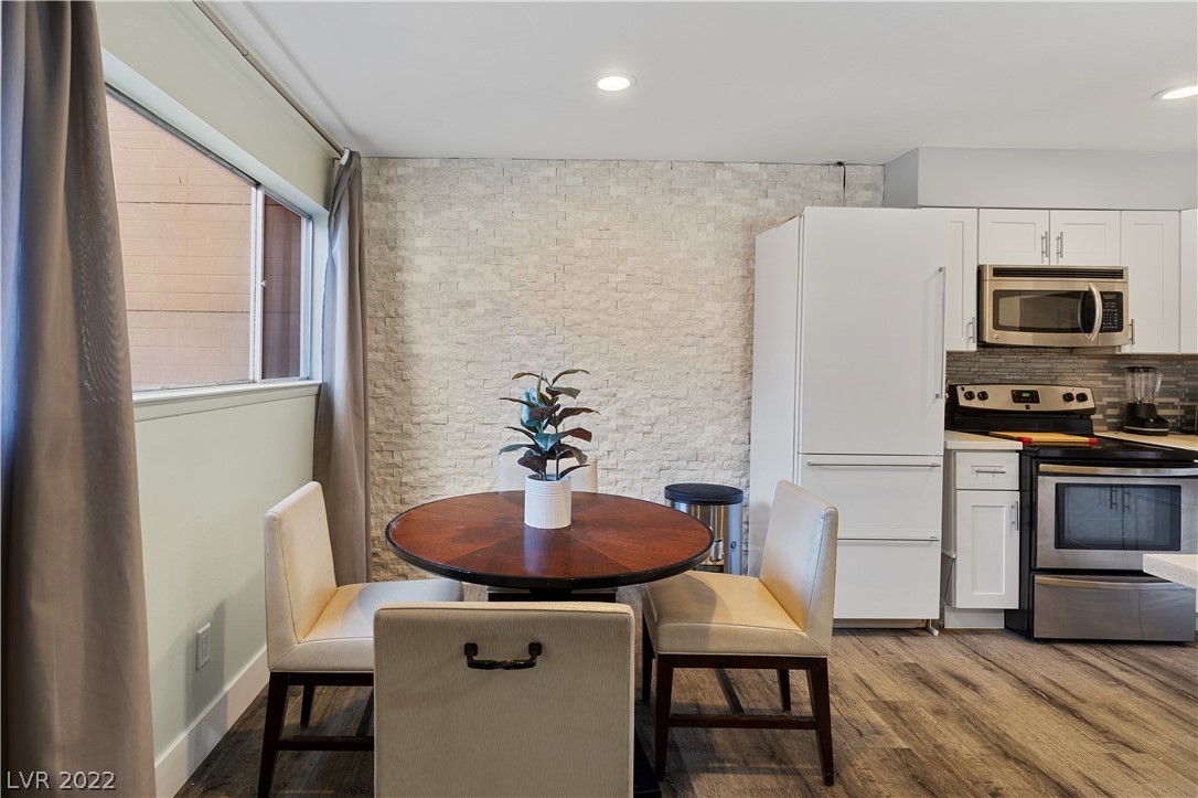 350 East Desert Inn Road, Unit H109 Las Vegas, NV 89109 - Photo 6 of 12 Gallery Image 6