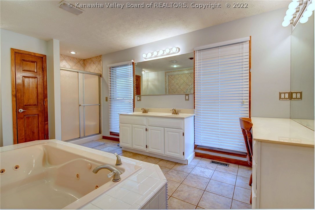 288 Cannery Lane Winfield, WV 25213 - Photo 25 of 50 Master bath with jetted tube, shower, double sinks, dressing table and plenty of room to move around.