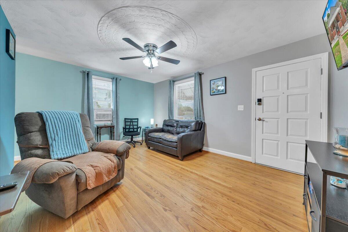 209 Liberty Road Northeast Roanoke, VA 24012 - Photo 5 of 33 05-MIB02251