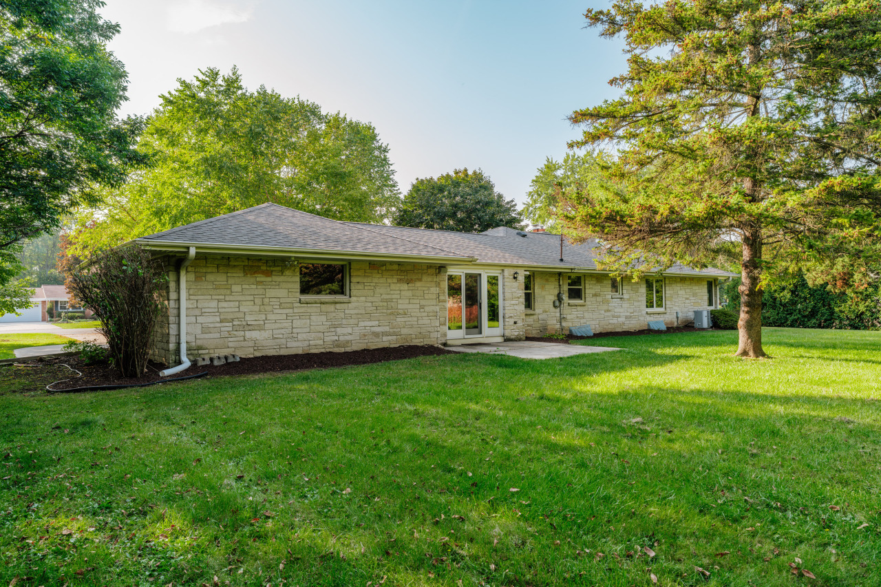 1920 Fairhaven Boulevard Elm Grove, WI 53122 - Photo 38 of 50 1920 Fairhaven Blvd