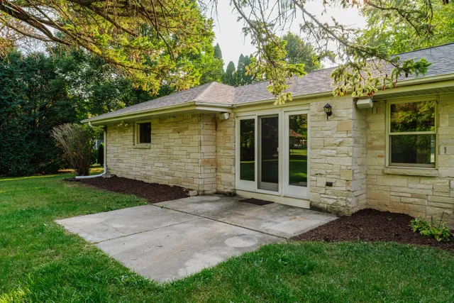 $650,000 | 1920 Fairhaven Boulevard, Elm Grove, WI 53122