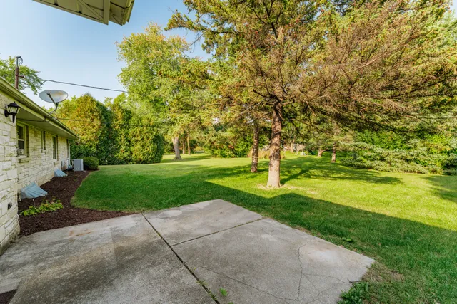 $650,000 | 1920 Fairhaven Boulevard, Elm Grove, WI 53122