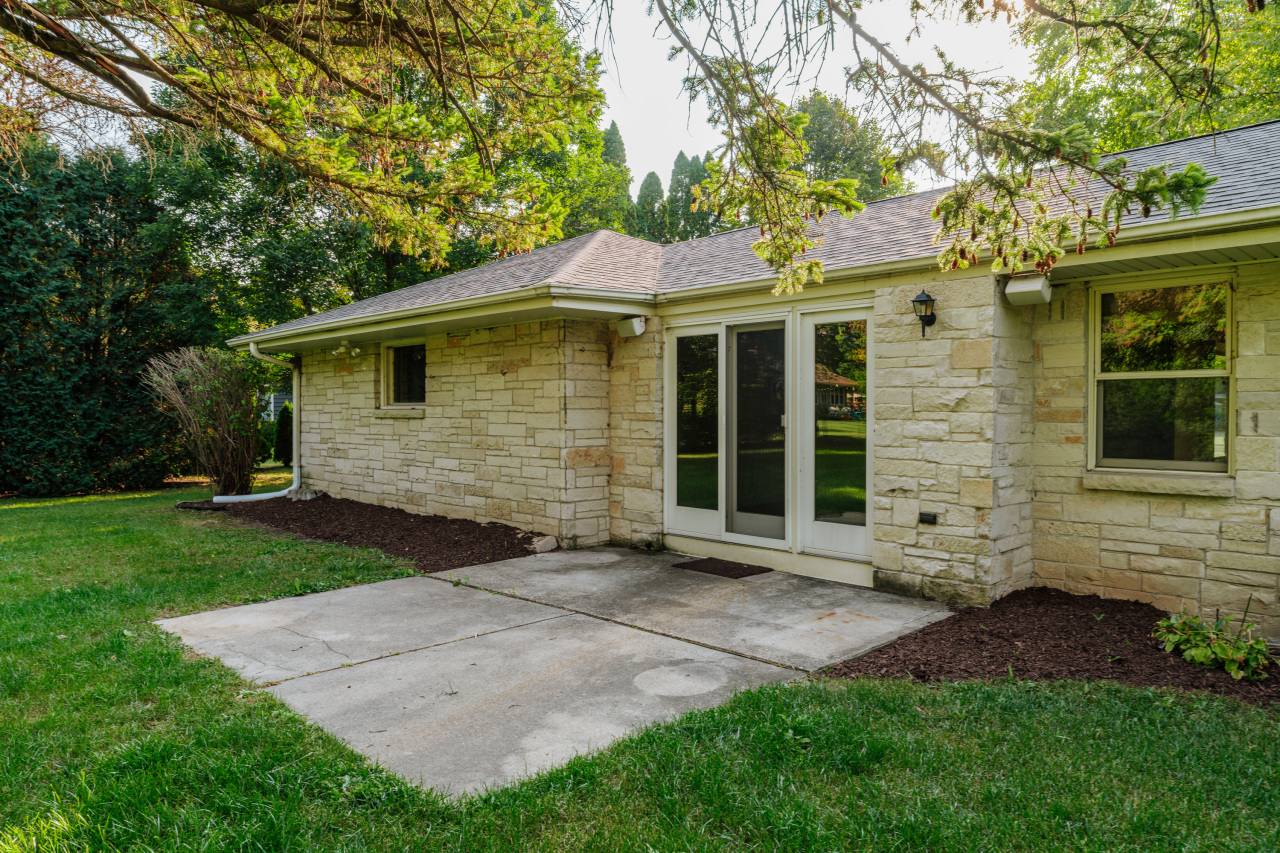 1920 Fairhaven Boulevard Elm Grove, WI 53122 - Photo 41 of 50 1920 Fairhaven Blvd