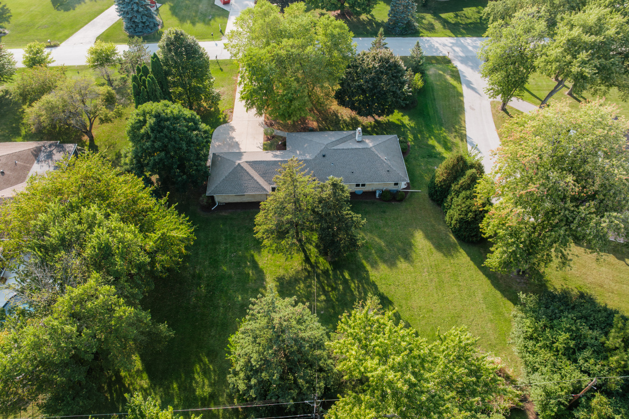 1920 Fairhaven Boulevard Elm Grove, WI 53122 - Photo 47 of 50 1920 Fairhaven Blvd