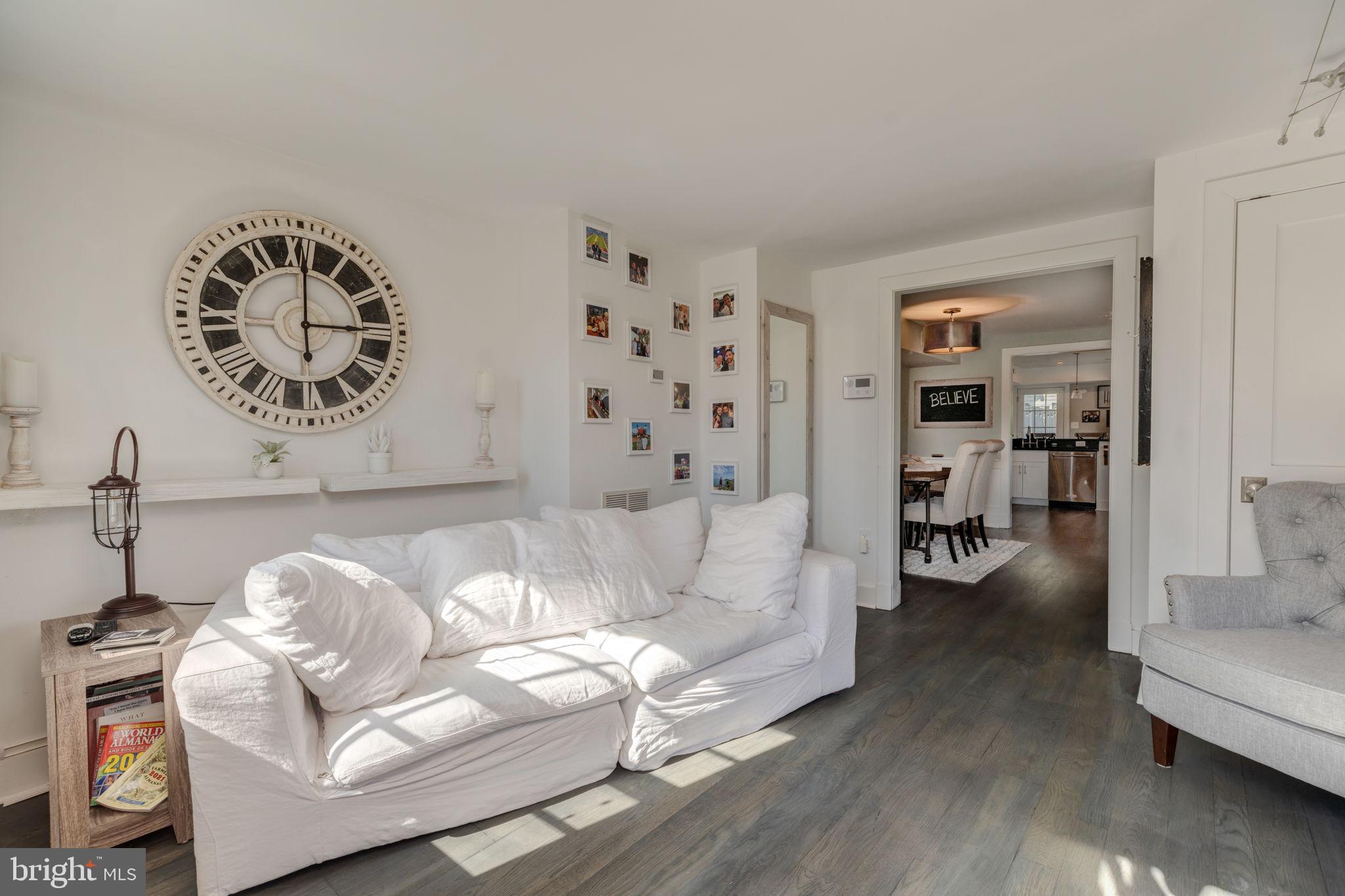 601 South St Asaph Street Alexandria, VA 22314 - Photo 13 of 47 Living Room