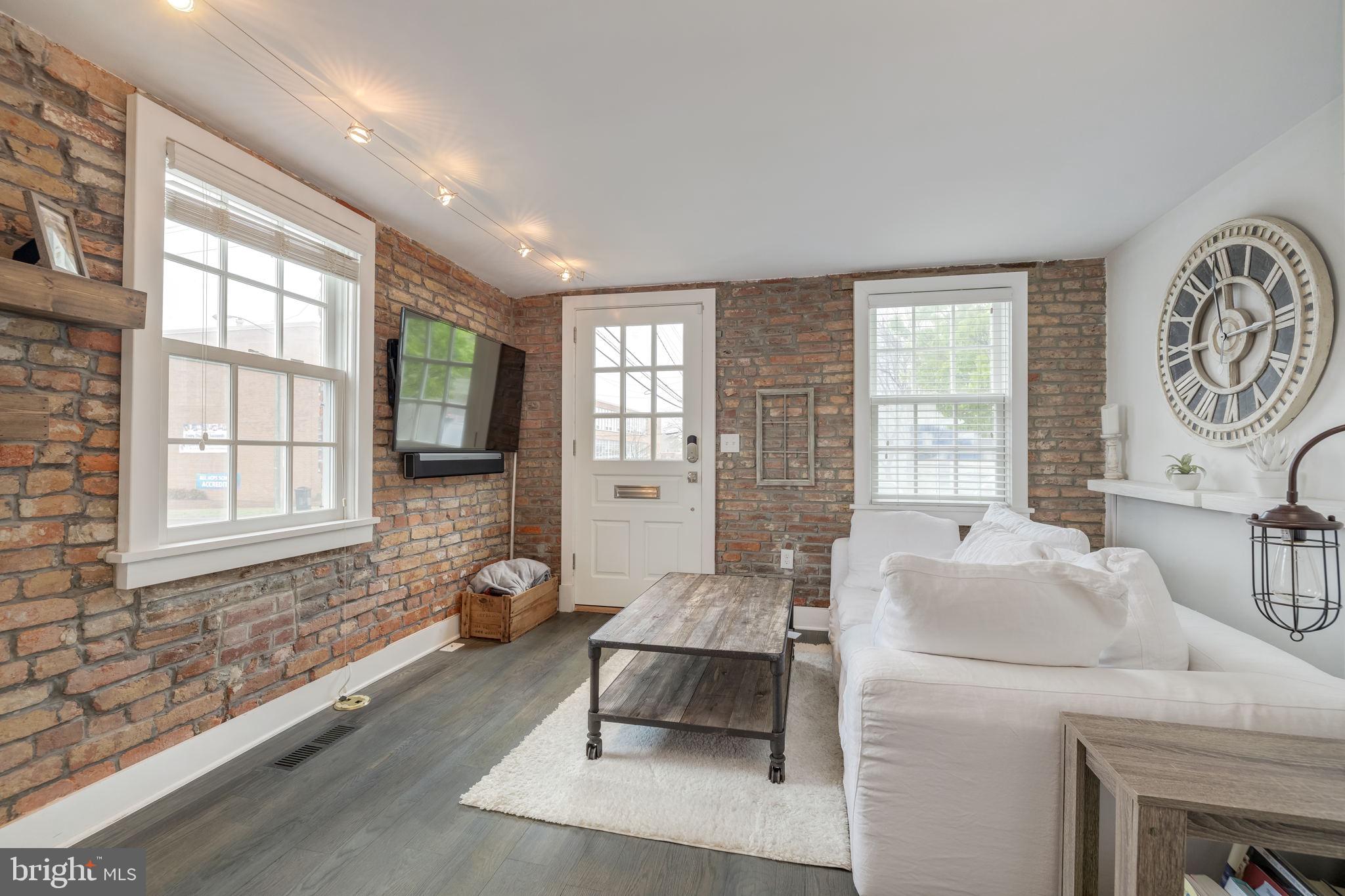 601 South St Asaph Street Alexandria, VA 22314 - Photo 17 of 47 Living Room
