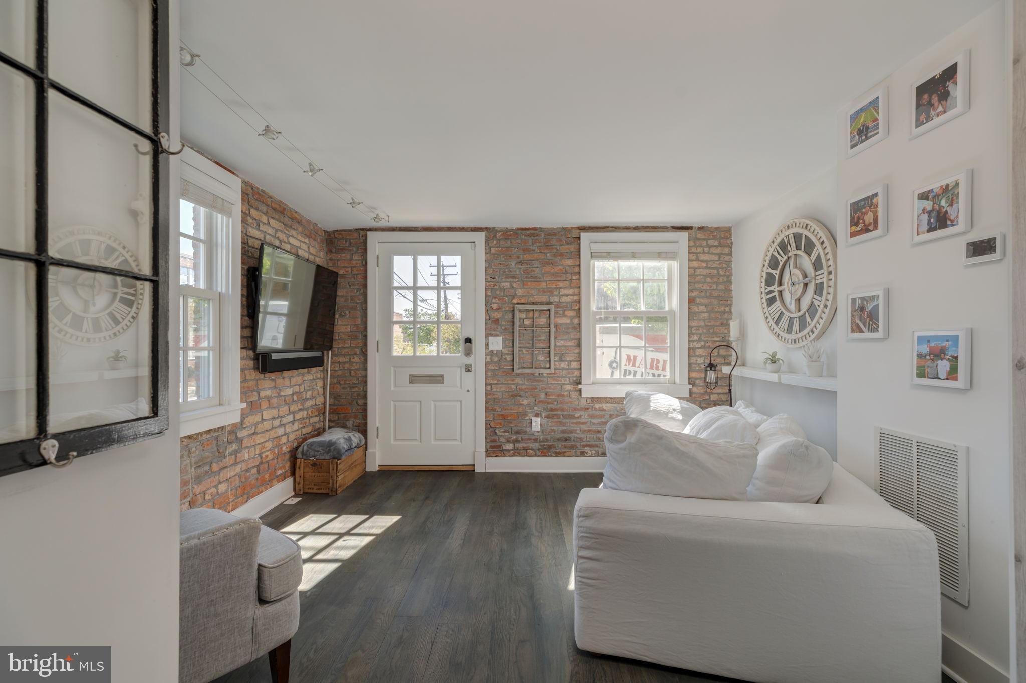 601 South St Asaph Street Alexandria, VA 22314 - Photo 20 of 47 Living Room