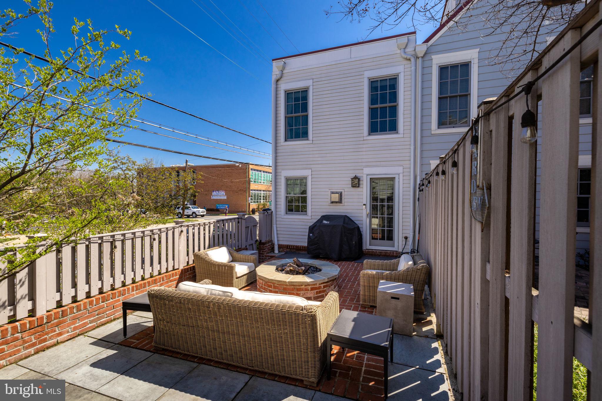601 South St Asaph Street Alexandria, VA 22314 - Photo 3 of 47 Fenced Backyard