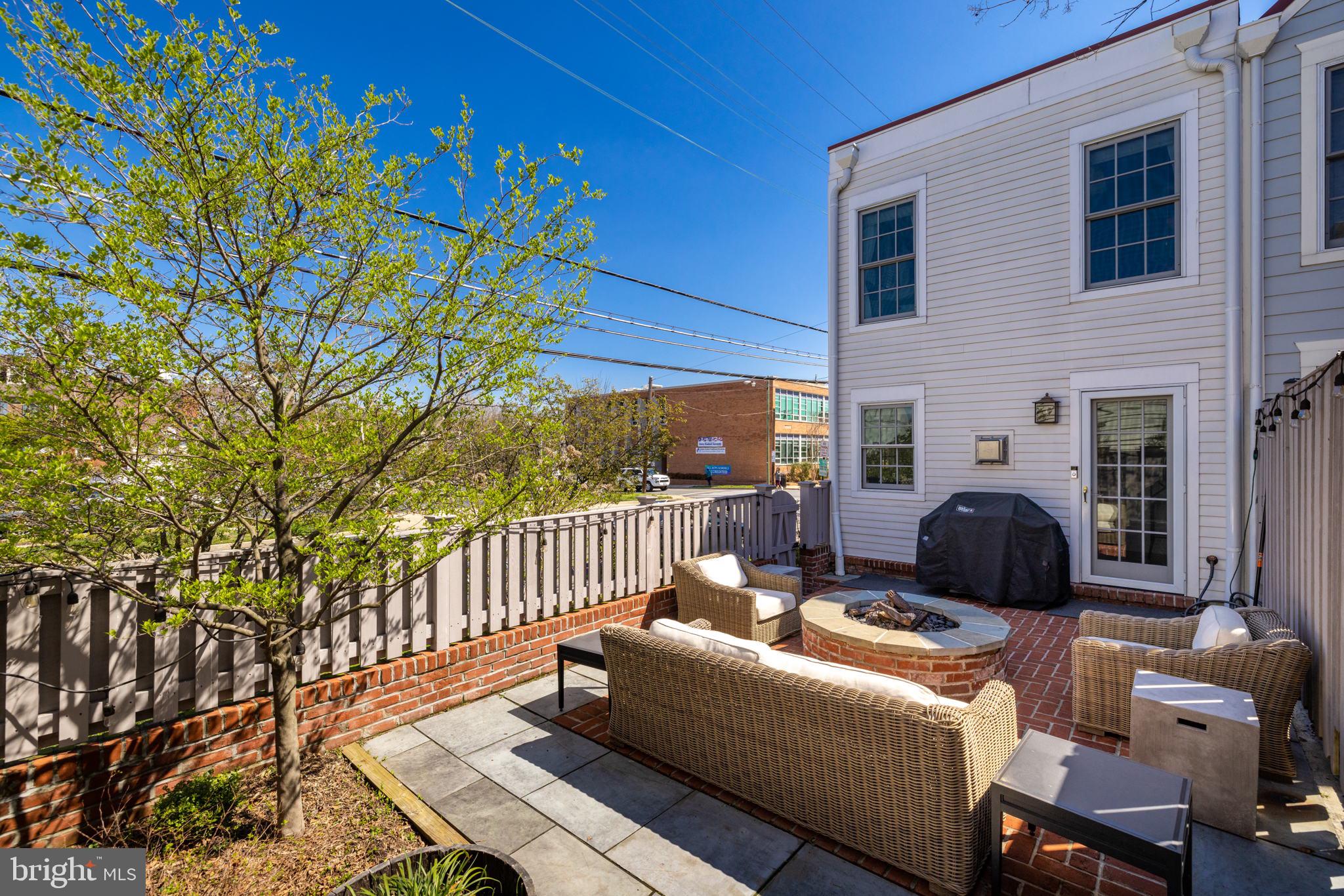 601 South St Asaph Street Alexandria, VA 22314 - Photo 43 of 47 Fenced Backyard