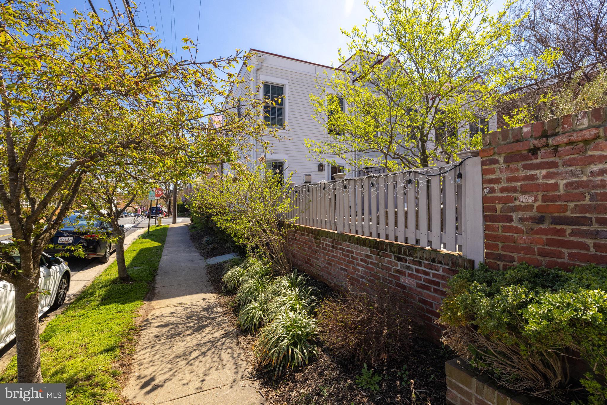 601 South St Asaph Street Alexandria, VA 22314 - Photo 44 of 47 Side of the Home