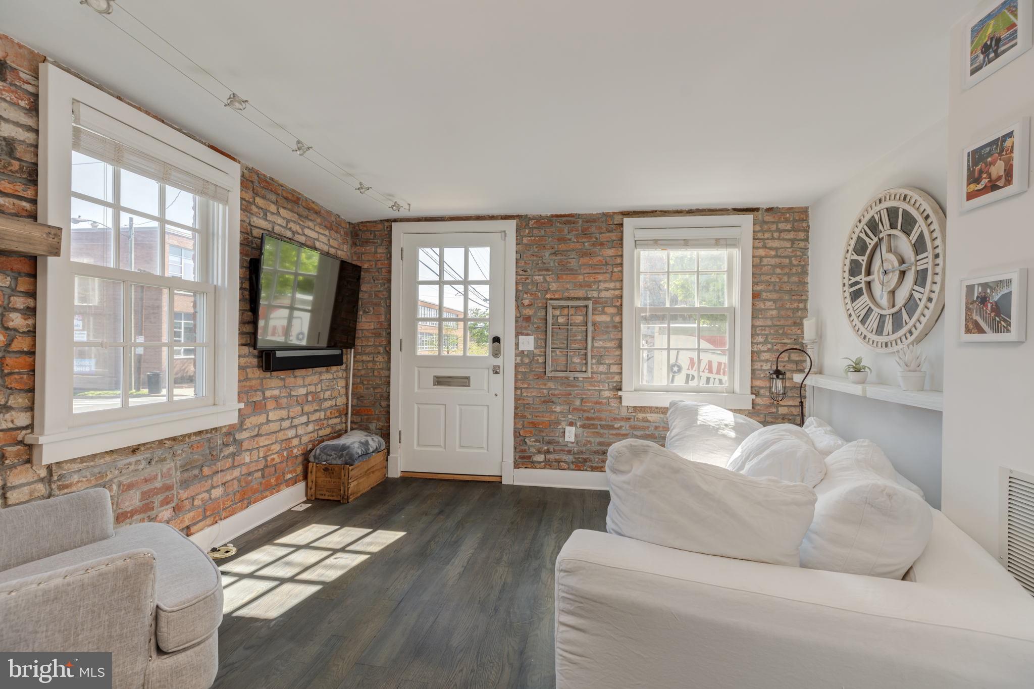 601 South St Asaph Street Alexandria, VA 22314 - Photo 6 of 47 Living Room