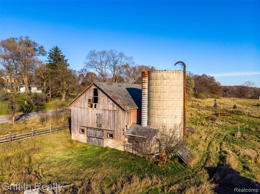 6970 Herbst Road Brighton, MI 48114 - Photo 5 of 49 Gallery Image 5
