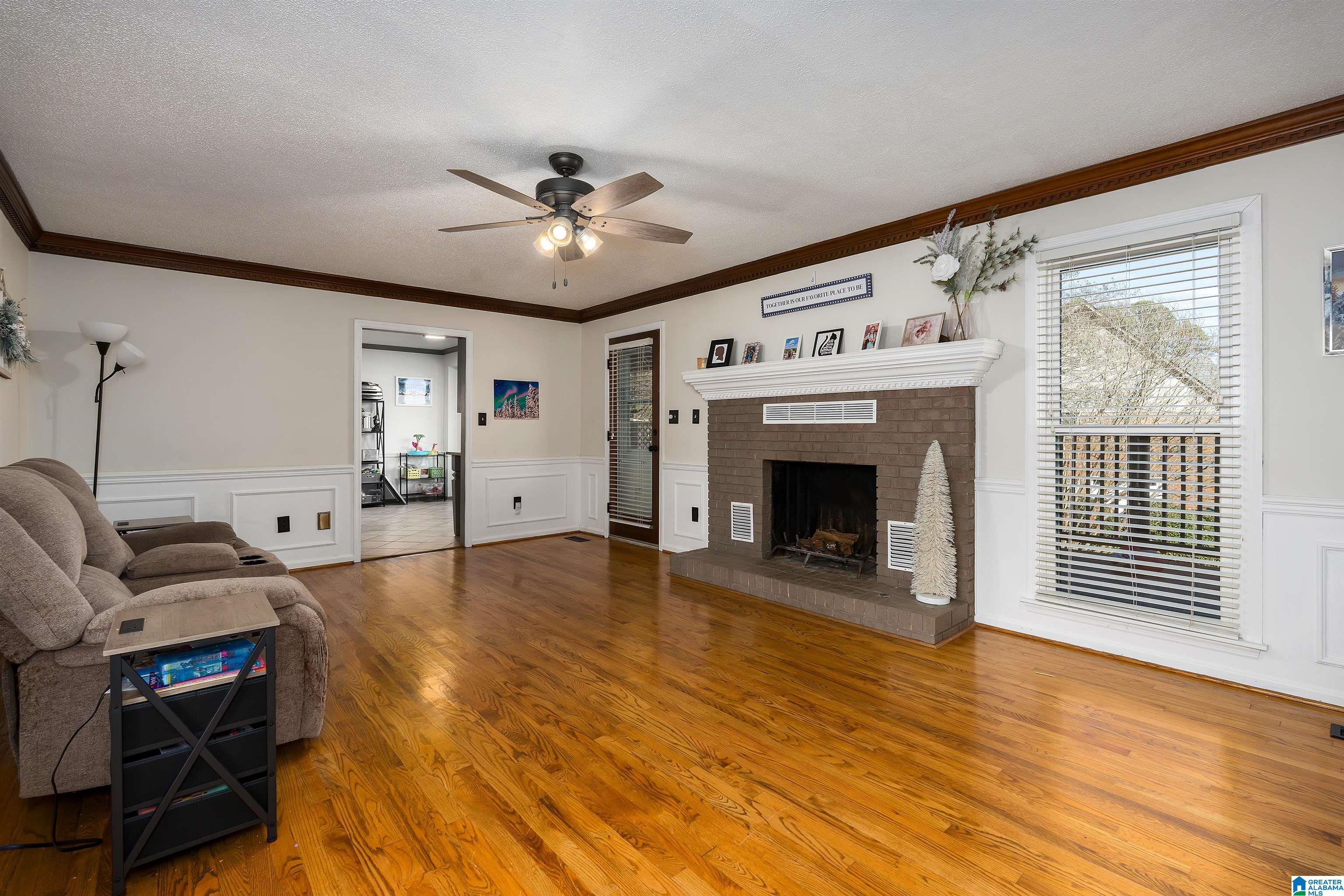 402 Pineway Drive Hoover, AL 35226 - Photo 6 of 37