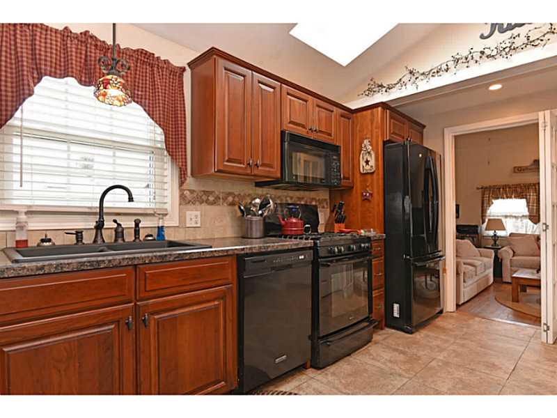15 Whippoorwill Road Warwick, RI 02888 - Photo 4 of 24 Kitchen.