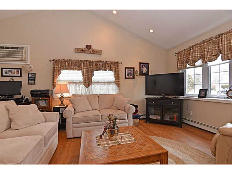 15 Whippoorwill Road Warwick, RI 02888 - Photo 5 of 24 Living Room.