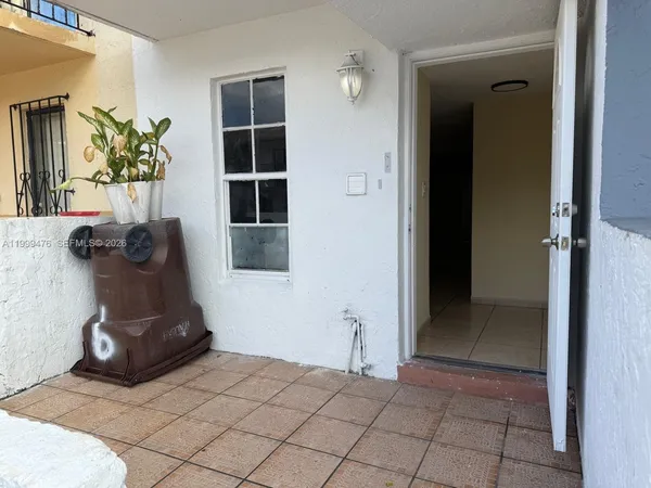 $2,500 | 2310 West 60th Street, Unit 9G, Hialeah, FL 33016