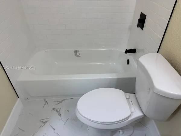 $2,500 | 2310 West 60th Street, Unit 9G, Hialeah, FL 33016
