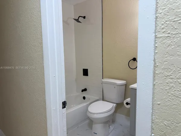 $2,500 | 2310 West 60th Street, Unit 9G, Hialeah, FL 33016