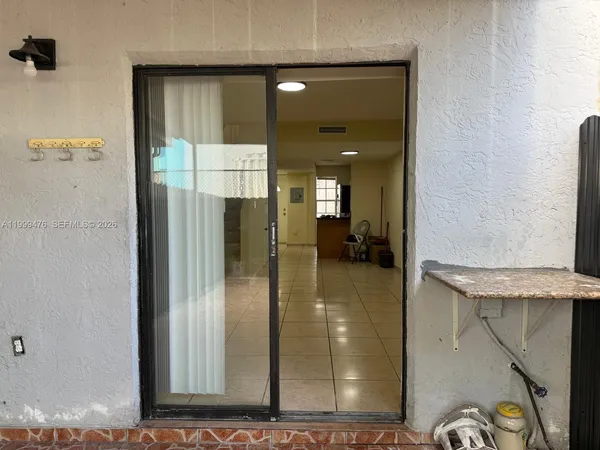 $2,500 | 2310 West 60th Street, Unit 9G, Hialeah, FL 33016