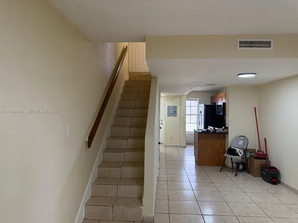 $2,500 | 2310 West 60th Street, Unit 9G, Hialeah, FL 33016