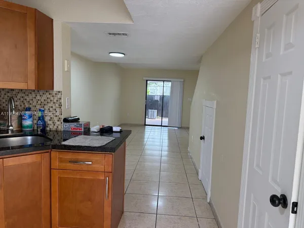 $2,500 | 2310 West 60th Street, Unit 9G, Hialeah, FL 33016