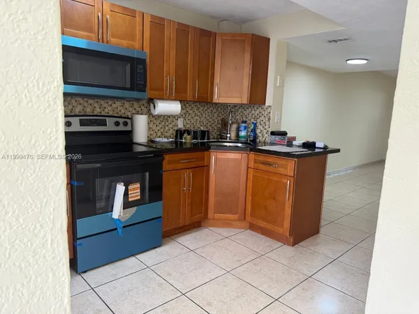 $2,500 | 2310 West 60th Street, Unit 9G, Hialeah, FL 33016