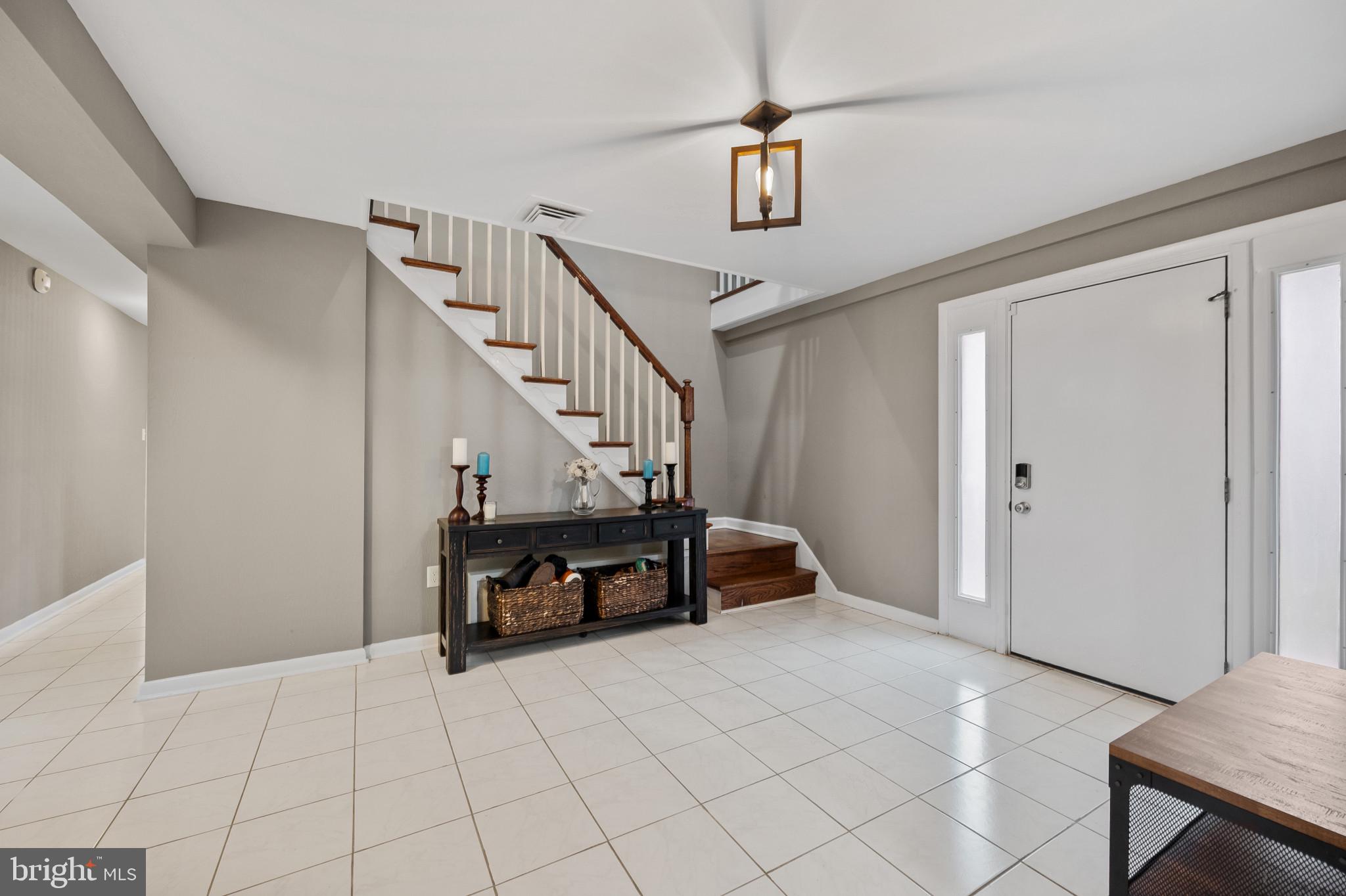 1213 Dale Drive Silver Spring, MD 20910 - Photo 4 of 33 Large entry foyer