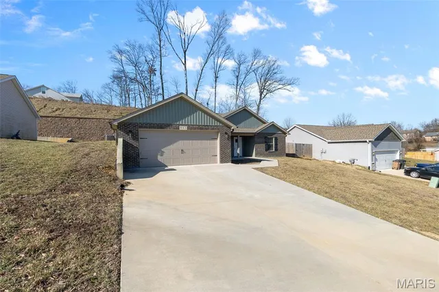 $300,000 | 983 Rifle Dr Cape, Cape Girardeau, MO 63701
