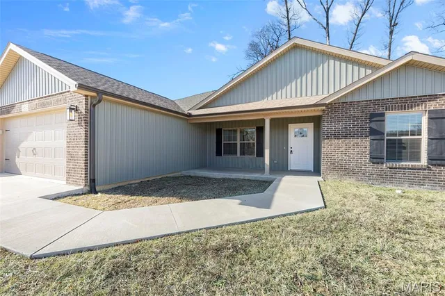 $300,000 | 983 Rifle Dr Cape, Cape Girardeau, MO 63701