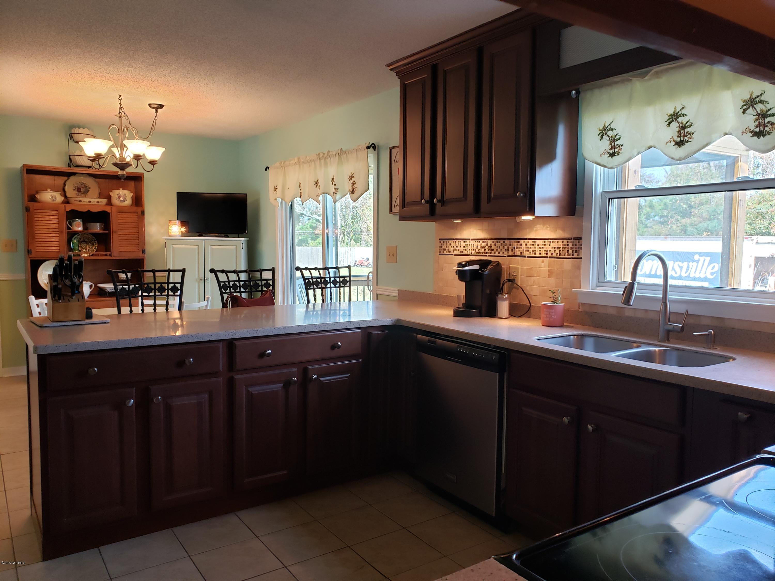 1806 Paulette Road Morehead City, NC 28557 - Photo 12 of 39 Hardwood cabinets