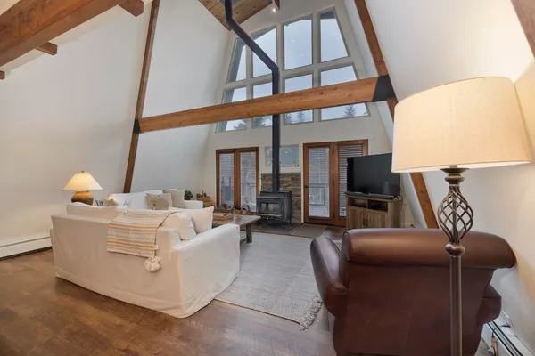 $1,725,000 | 1499 Forest Place, Mammoth Lakes, CA 93546