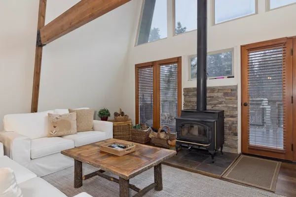 $1,725,000 | 1499 Forest Place, Mammoth Lakes, CA 93546