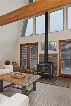 $1,725,000 | 1499 Forest Place, Mammoth Lakes, CA 93546