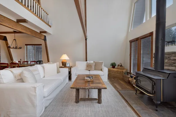 $1,725,000 | 1499 Forest Place, Mammoth Lakes, CA 93546