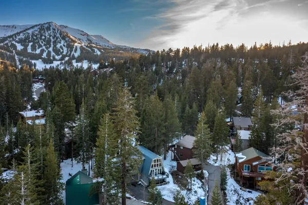 $1,725,000 | 1499 Forest Place, Mammoth Lakes, CA 93546