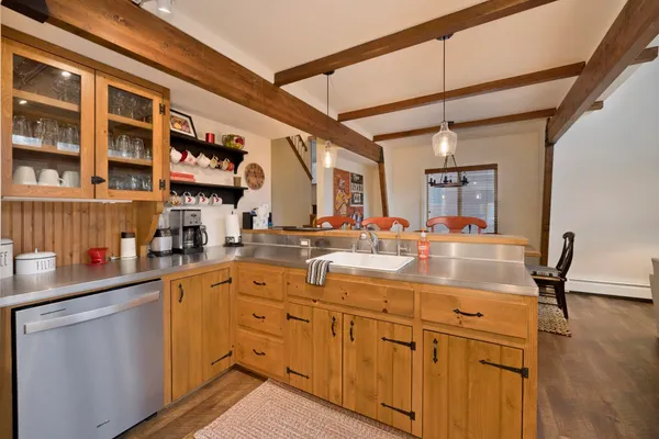 $1,725,000 | 1499 Forest Place, Mammoth Lakes, CA 93546